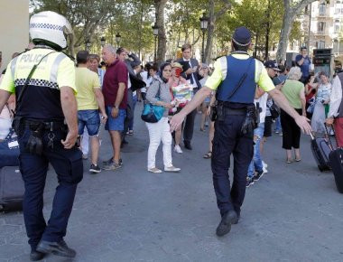 Οικογένεια Ελλήνων ανάμεσα στους τραυματίες της τρομοκρατικής επίθεσης στη Βαρκελώνη (βίντεο) (upd)